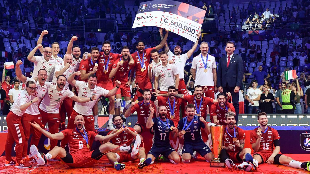 Polscy sportowcy świętujący zwycięstwo